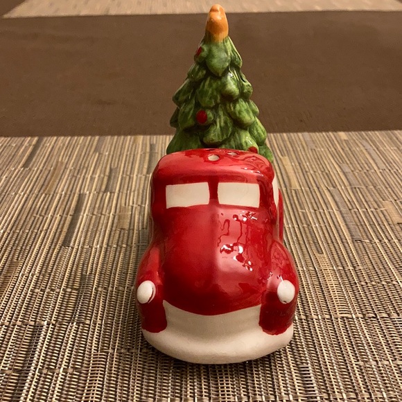 ⚜️Vintage Truck w/ Christmas Tree Salt & Pepper Shaker Set! - Picture 4 of 6